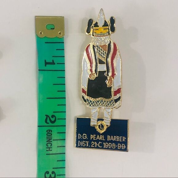 pin large 2.5 inch 1999 Dg Pearl Barber lions club traditional dress - Picture 5 of 6